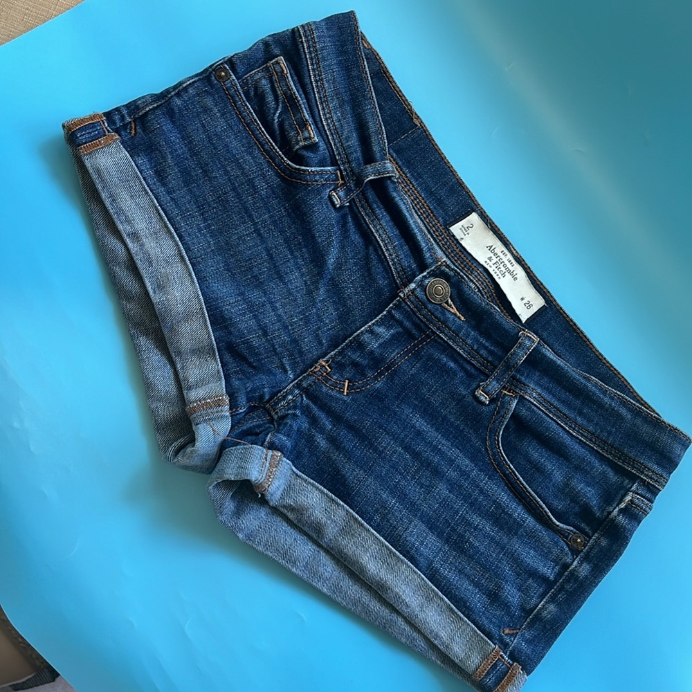 Abercrombie & Fitch denim shorts. Size 2, waist is 26